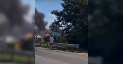 В Херсонской области нанесли удар по военной базе ВС РФ: первые кадры после взрыва (видео)