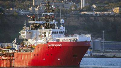 Береговая охрана и гуманитарные суда спасают людей в Средиземном море