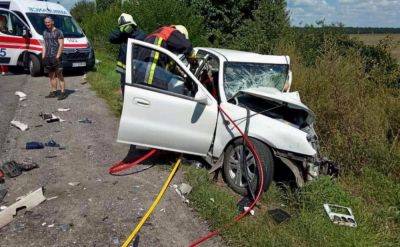 ДТП в Черкасской области - три легковушки столкнулись, есть погибшие - фото