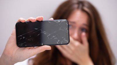 Разбитое стекло на телефоне - почему нельзя пользоваться устройством - причины