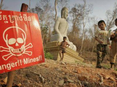 В школе Камбоджи нашли несколько тысяч взрывных устройств