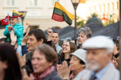 В Литве все меньше людей чувствуют себя счастливыми, показал опрос
