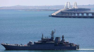 Россия обвинила Украину в ракетных ударах по Крымскому мосту. Что известно