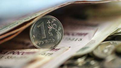 Курс доллара – доллар и евро в РФ стоят более 100 рублей впервые с марта 2022 года