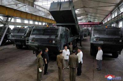 Ким Чен Ын приказал "резко увеличить" производство ракет и снарядов в Северной Корее