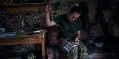«Выживаешь каждую секунду». Фотографы Либеровы показали, как живут и работают украинские защитники и защитницы на передовой