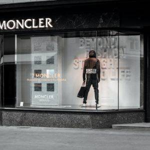 Почему детская одежда Moncler так популярна в Европе?