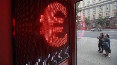 Курс евро превысил 111 рублей впервые с марта 2022 года