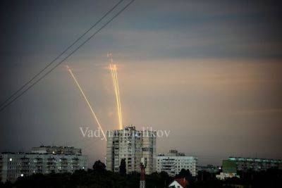 Ночная ракетная атака: во Львове горят жилые дома, «прилеты» в Днепре и Луцке
