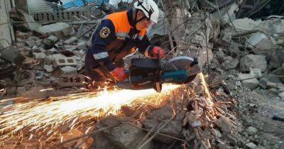 Взрыв на заправке в Махачкале: число жертв выросло до 27, под завалами ищут людей (видео)
