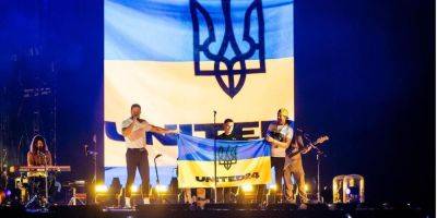 Подняли флаг Украины. Герой клипа Imagine Dragons 14-летний Саша из Новогригорьевки впервые побывал на концерте группы