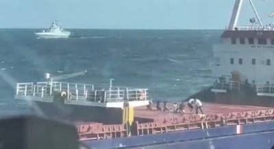 З’явилося відео нападу російських військових на корабель в Чорному морі