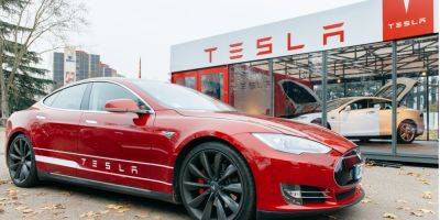 Все равно дорого. Tesla выпустила более дешевые версии Model S и Model X с меньшим запасом хода