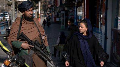 США призвали талибов к соблюдению прав женщин в Афганистане