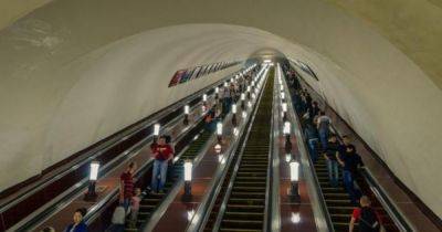 СМИ пишут, что в метро Киева женщине "зажевал" ногу эскалатор: ответ "Киевметрополитена" (фото) - focus.ua - Украина - Киев
