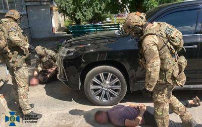 В Житомирской области задержали группу рэкетиров, которые "выбивали" деньги из бойца ВСУ