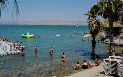 Минздрав Израиля предупредил о риске заражения глаз при купании в Кинерете