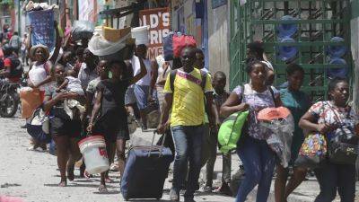 Моиз Жовенель - Гаити: Порт-о-Пренс во власти банд, жители массово покидают столицу - ru.euronews.com - США - Гаити - Порт-О-Пренс