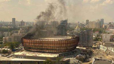 В России горит строящаяся ледовая арена: эвакуировали 200 людей
