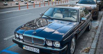 Гость из прошлого: в Украине заметили роскошный седан Jaguar 80-х (фото)