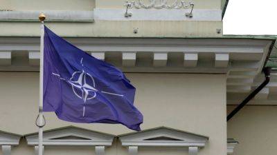 Глава офиса генсека НАТО извинился за слова о сдаче Киевом части земли