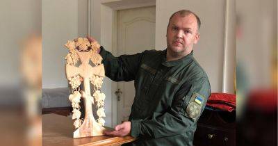 «Изготовлял гробницу для украинского храма на Ямайке»: украинский военный создает иконостасы