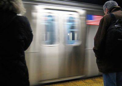 Объявления в метро Нью-Йорка сделали гендерно-нейтральными