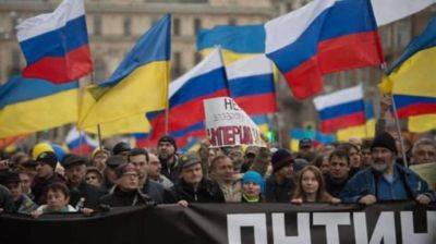Посольство РФ проиллюстрировало "общие ценности" с Украиной фотографией антивоенного марша