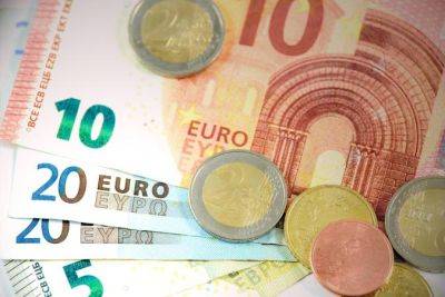 Курс валют НБУ: Гривна укрепилась к евро на 7 копеек