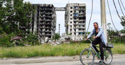 "Темно и опасно": россияне жалуются на "плохой отдых" в Мариуполе (фото)