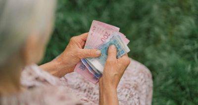 Пожилые граждане Украины могут ежемесячно получать по 837 гривен к пенсии: что для этого нужно