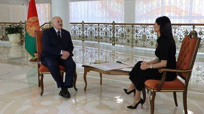 "Саша, прикрой меня, если что" - Лукашенко утверждает, что не обсуждал с Путиным вторжение в Украину