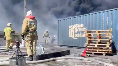 В Новороссийске в грузовом терминале произошёл крупный пожар