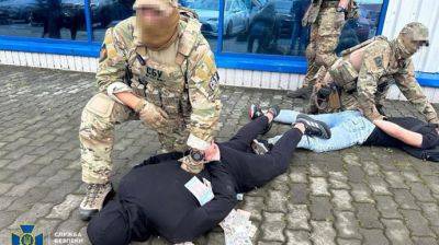 На Львовщине разоблачили банду рэкетиров: выбивали деньги, прикрываясь статусом военных