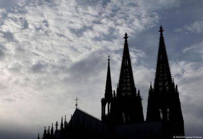 Немецкие католические священники оказались в центре порно-скандала - СМИ