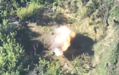 Бои за Бахмут – ВСУ эффективно уничтожают дронами вражескую технику – видео
