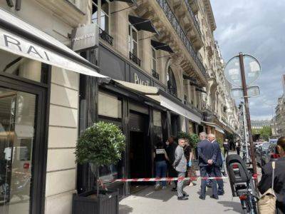 Дерзкое ограбление в центре Парижа: из ювелирного магазина вынесли украшений на 10-15 млн евро