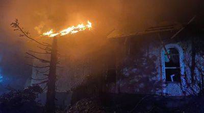 В Киевской области в результате атаки «шахедов» загорелся частный дом