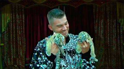 Российский цирк подарил цирку Аркадага двух новорожденных тигрят