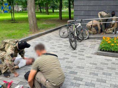 СБУ задержала двух жителей Харькова, подозреваемых в наводке российских ударов по городу. Им грозит до 12 лет тюрьмы