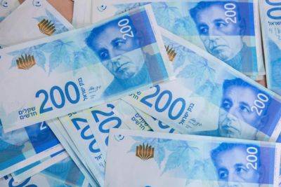 На севере Израиля подозреваемые в неуплате налогов выбросили из окон дома сотни денежных купюр