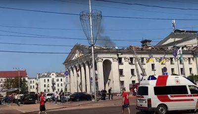 Россияне ударили по выставке в Чернигове, разрушен драмтеатр, среди жертв - ребенок. Десятки раненых