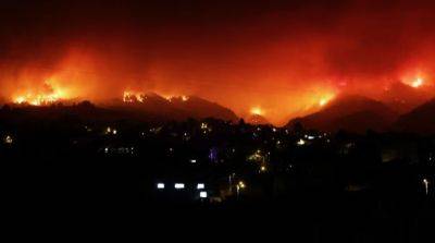 В Испании из-за масштабных пожаров эвакуировали десятки тысяч человек