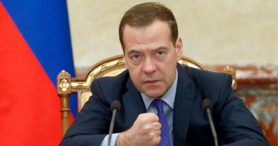 "Чужая война": Медведев считает, что Запад будет просить о замораживании войны в Украине
