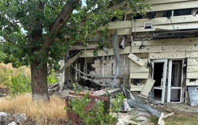 Россияне из танка обстреляли дом в Херсонской области, погибла женщина