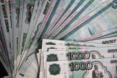 Мосбиржа: курс рубля в начале торгов слабо растет к доллару, юаню и евро