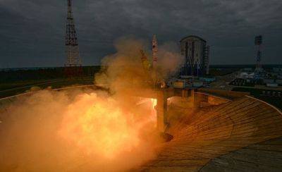 Россияне опозорились с новейшим спутником: долго рекламировали, запустили на Луну, а он разбился