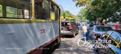 Авария в центре Одессы при участии трамвая и внедорожника | Новости Одессы