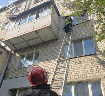 Дети остались дома одни: чрезвычайники в Харькове предотвратили трагедию