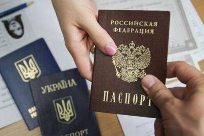 Паспортизация продолжается: россияне заставляют жителей оккупированной Херсонщины получать паспорта РФ для участия в "выборах"